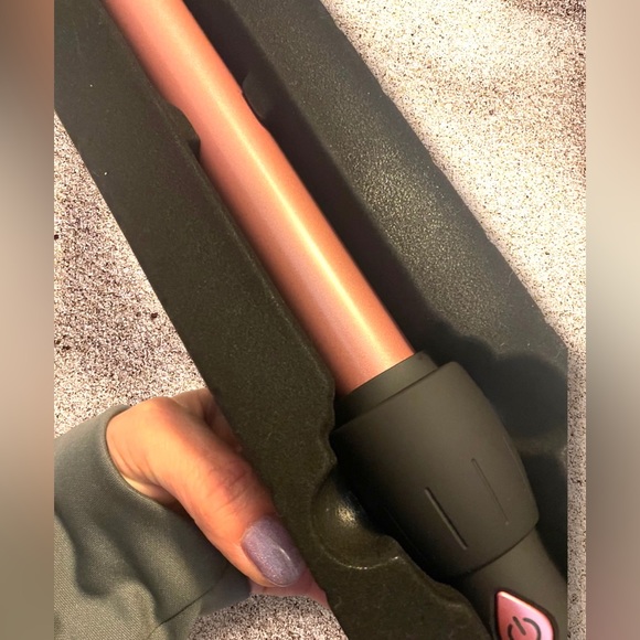 Foxybae Rose Gold 25mm curling wand. From a 2020 Fab Fit Fun box!! - Picture 5 of 8